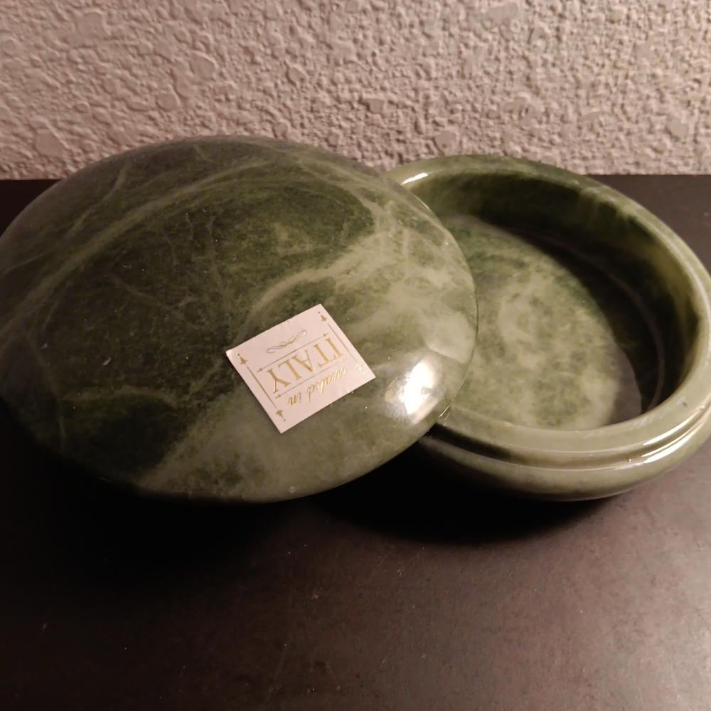 GORGEOUS Genuine Volterra Green Alabaster  Italy Swivel Top 5" Trinket Holder.